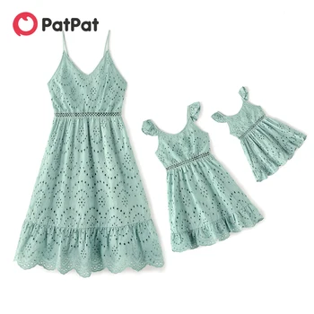 PatPat 100% Хлопковое Однотонное текстурированное платье на бретельках с V-образным вырезом и вырезами для мамы и меня